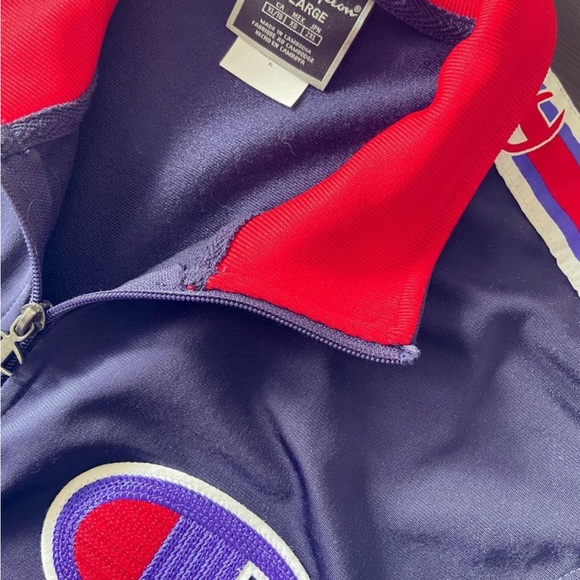 -Navy blue and red vest. Fitted model - Picture 2 of 5